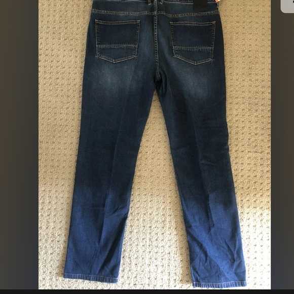 Men’s Tommy Bahama Jeans. - Picture 5 of 6